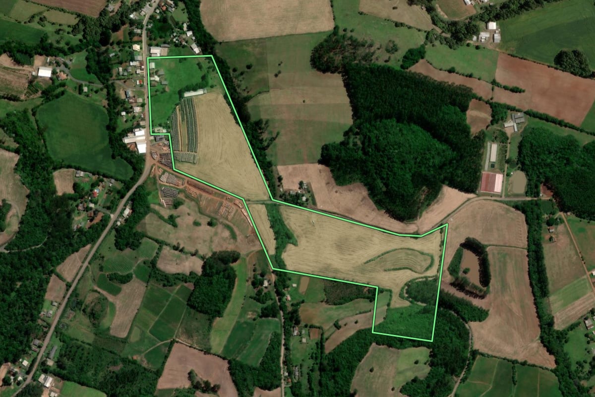 Imagem de satélite do imóvel rural em Sobradinho (RS), com o contorno declarado no CAR desenhado por cima.