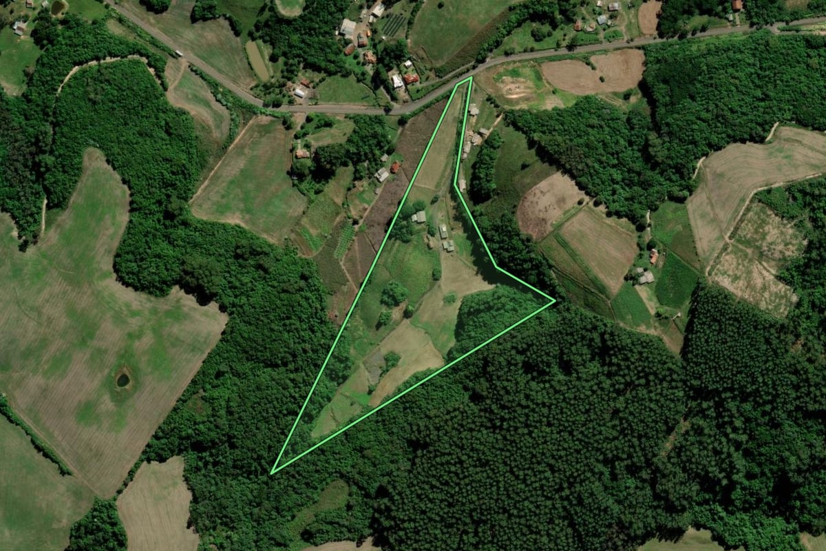 Imagem de satélite do imóvel rural em Sobradinho (RS), com o contorno declarado no CAR desenhado por cima.