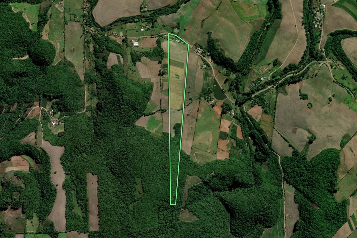 Imagem de satélite do imóvel rural em Sobradinho (RS), com o contorno declarado no CAR desenhado por cima.