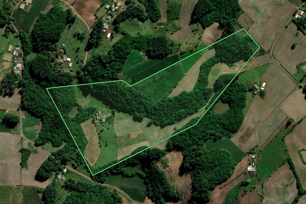 Imagem de satélite do imóvel rural em Sobradinho (RS), com o contorno declarado no CAR desenhado por cima.