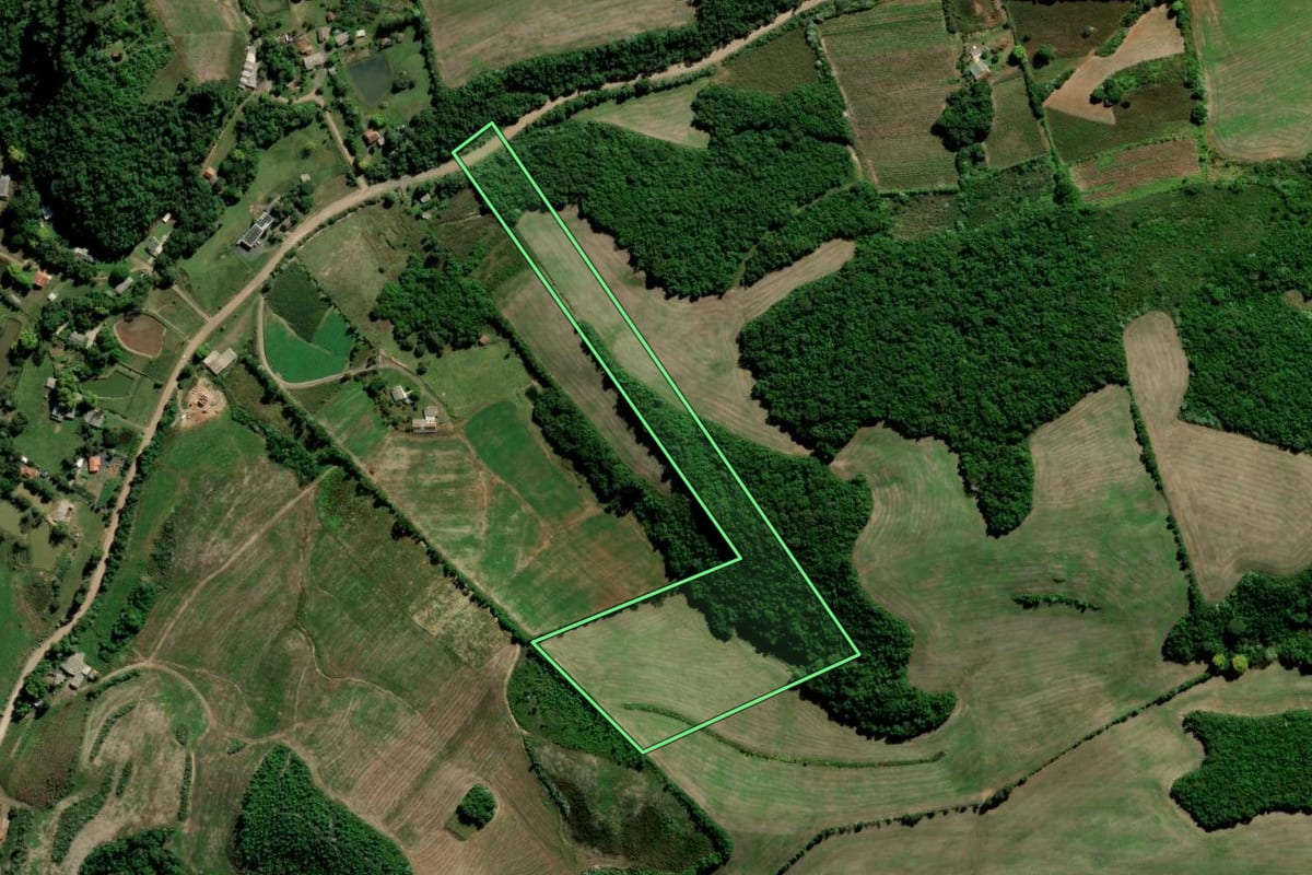 Imagem de satélite do imóvel rural em Sobradinho (RS), com o contorno declarado no CAR desenhado por cima.