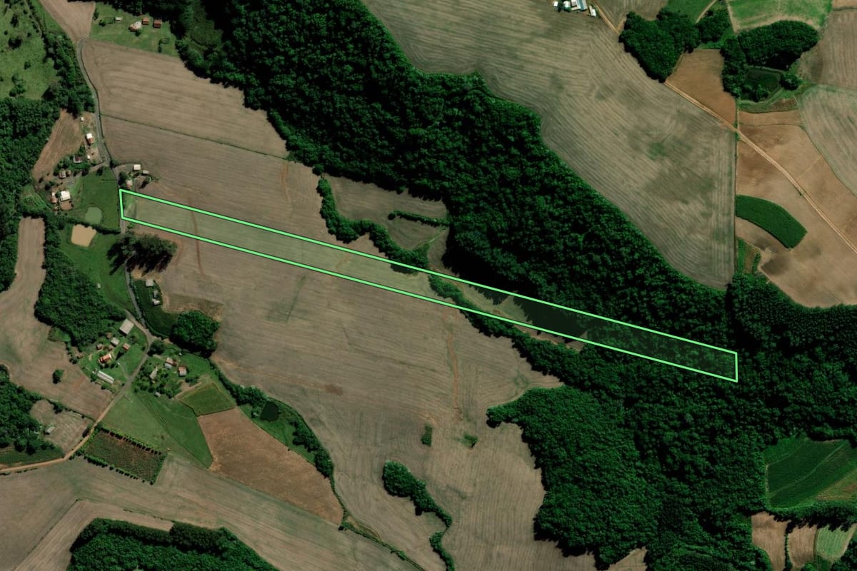 Imagem de satélite do imóvel rural em Sobradinho (RS), com o contorno declarado no CAR desenhado por cima.