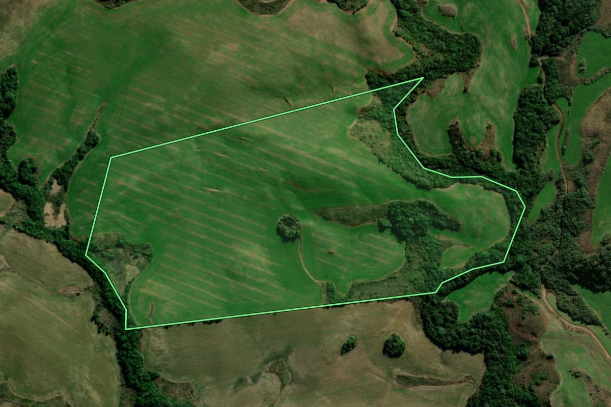 Imagem de satélite do imóvel rural em Soledade (RS), com o contorno declarado no CAR desenhado por cima.