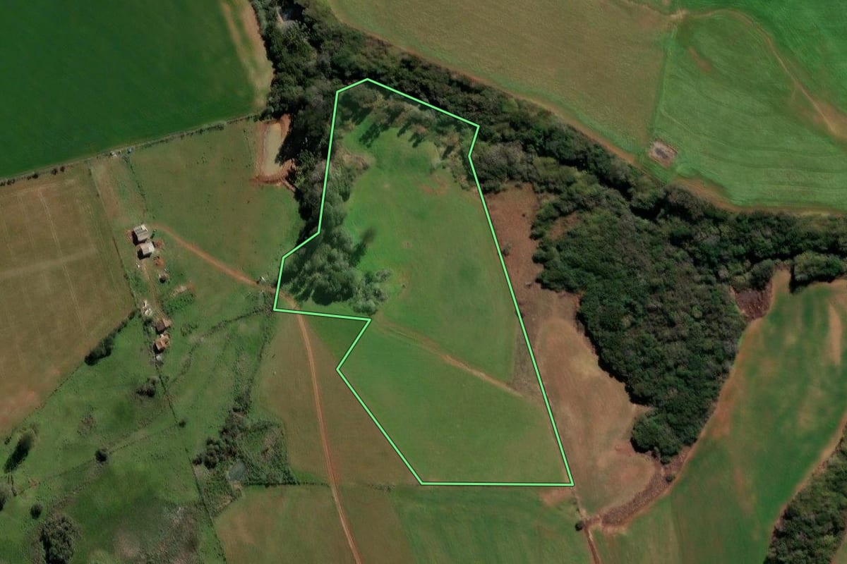 Imagem de satélite do imóvel rural em Soledade (RS), com o contorno declarado no CAR desenhado por cima.
