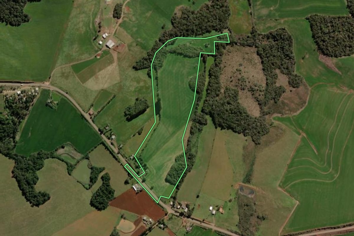 Imagem de satélite do imóvel rural em Soledade (RS), com o contorno declarado no CAR desenhado por cima.