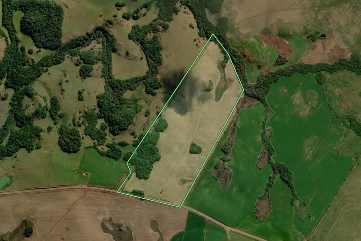 Imagem de satélite do imóvel rural em Soledade (RS), com o contorno declarado no CAR desenhado por cima.