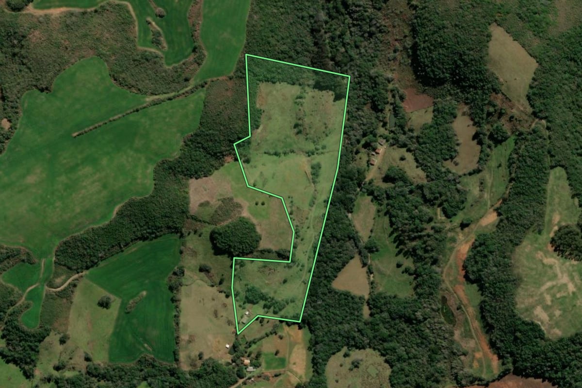 Imagem de satélite do imóvel rural em Soledade (RS), com o contorno declarado no CAR desenhado por cima.