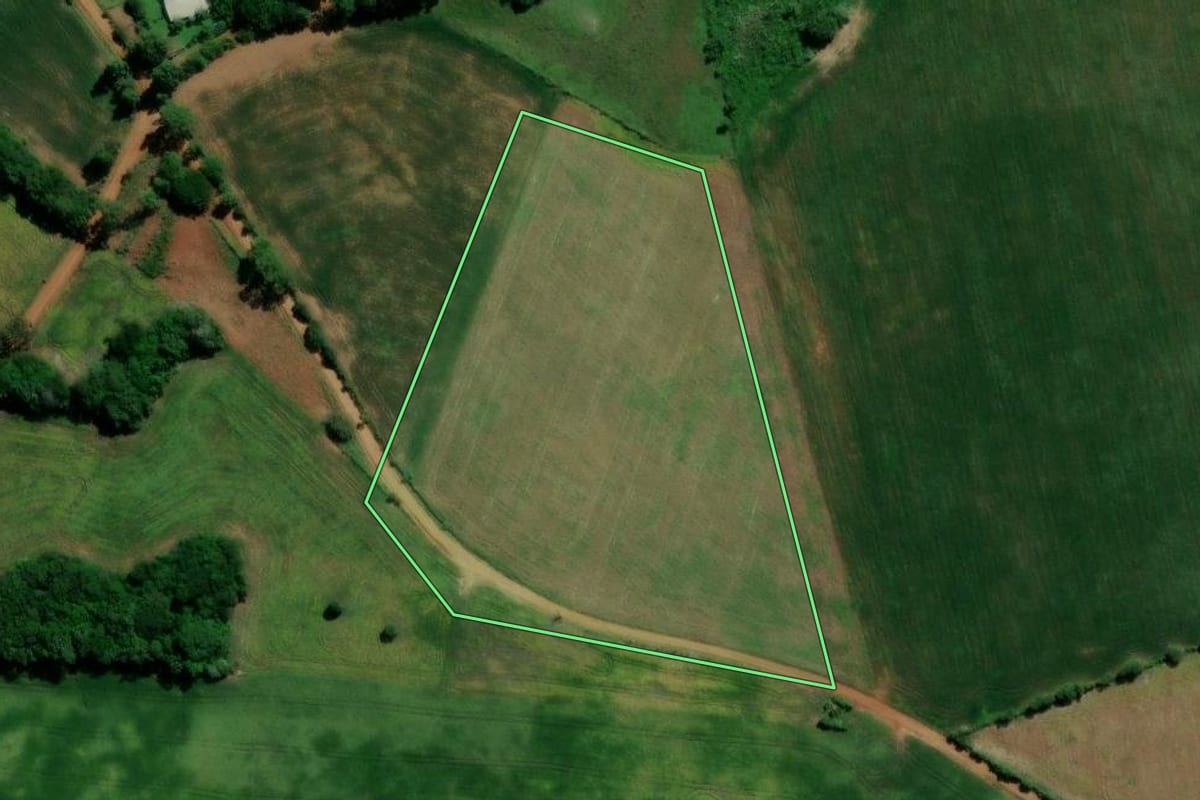 Imagem de satélite do imóvel rural em Soledade (RS), com o contorno declarado no CAR desenhado por cima.
