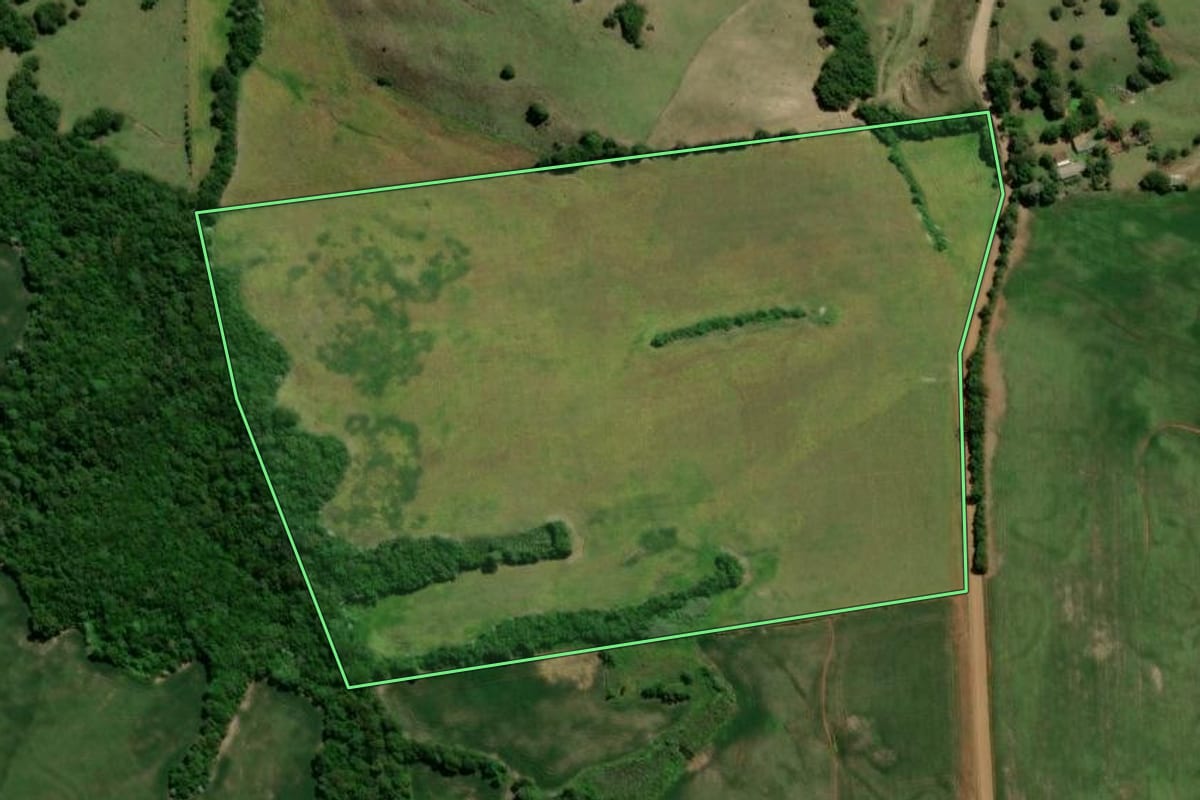 Imagem de satélite do imóvel rural em Soledade (RS), com o contorno declarado no CAR desenhado por cima.