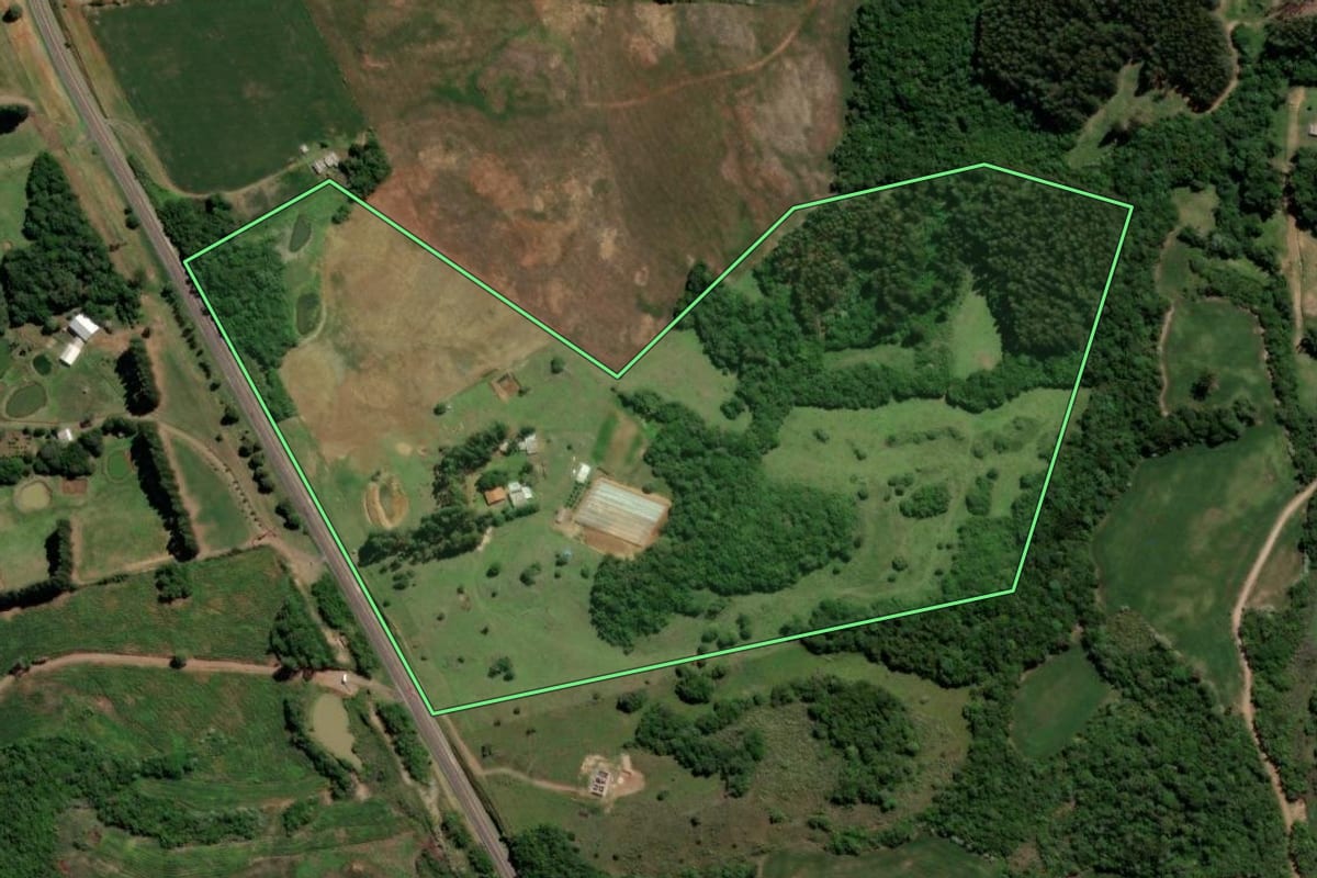 Imagem de satélite do imóvel rural em Soledade (RS), com o contorno declarado no CAR desenhado por cima.