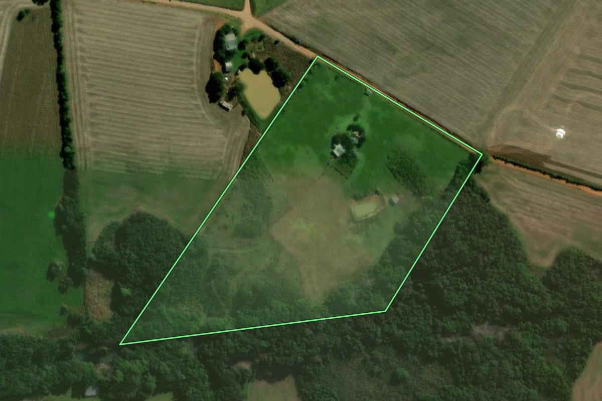 Imagem de satélite do imóvel rural em Soledade (RS), com o contorno declarado no CAR desenhado por cima.