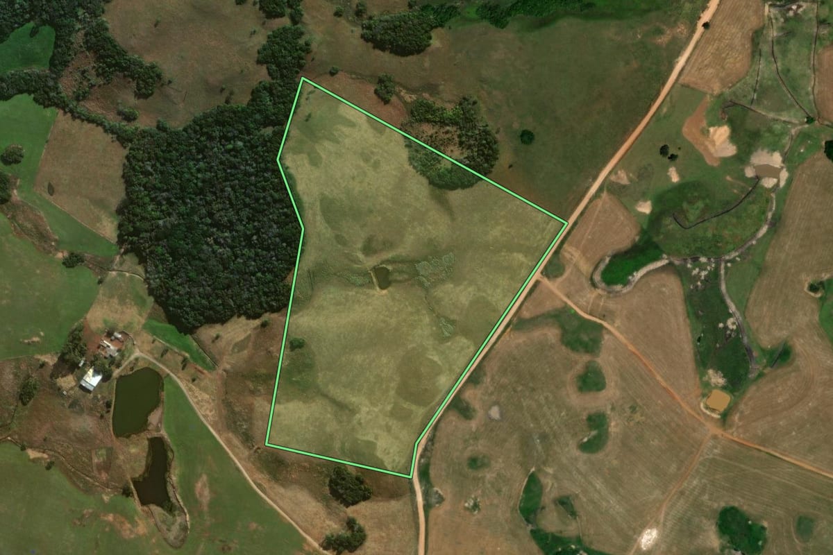 Imagem de satélite do imóvel rural em Soledade (RS), com o contorno declarado no CAR desenhado por cima.