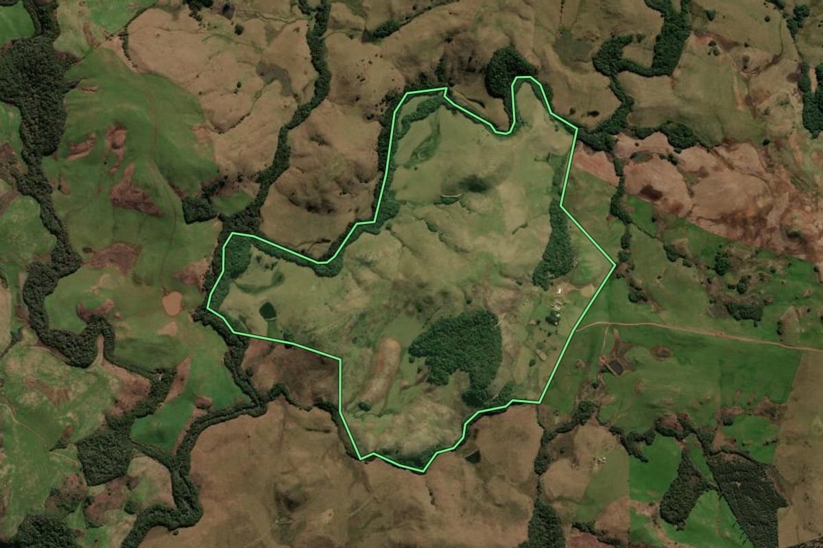 Imagem de satélite do imóvel rural em Soledade (RS), com o contorno declarado no CAR desenhado por cima.