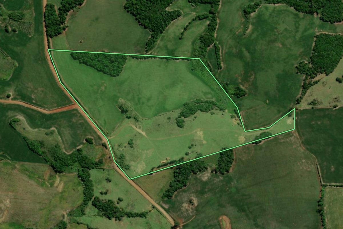 Imagem de satélite do imóvel rural em Soledade (RS), com o contorno declarado no CAR desenhado por cima.