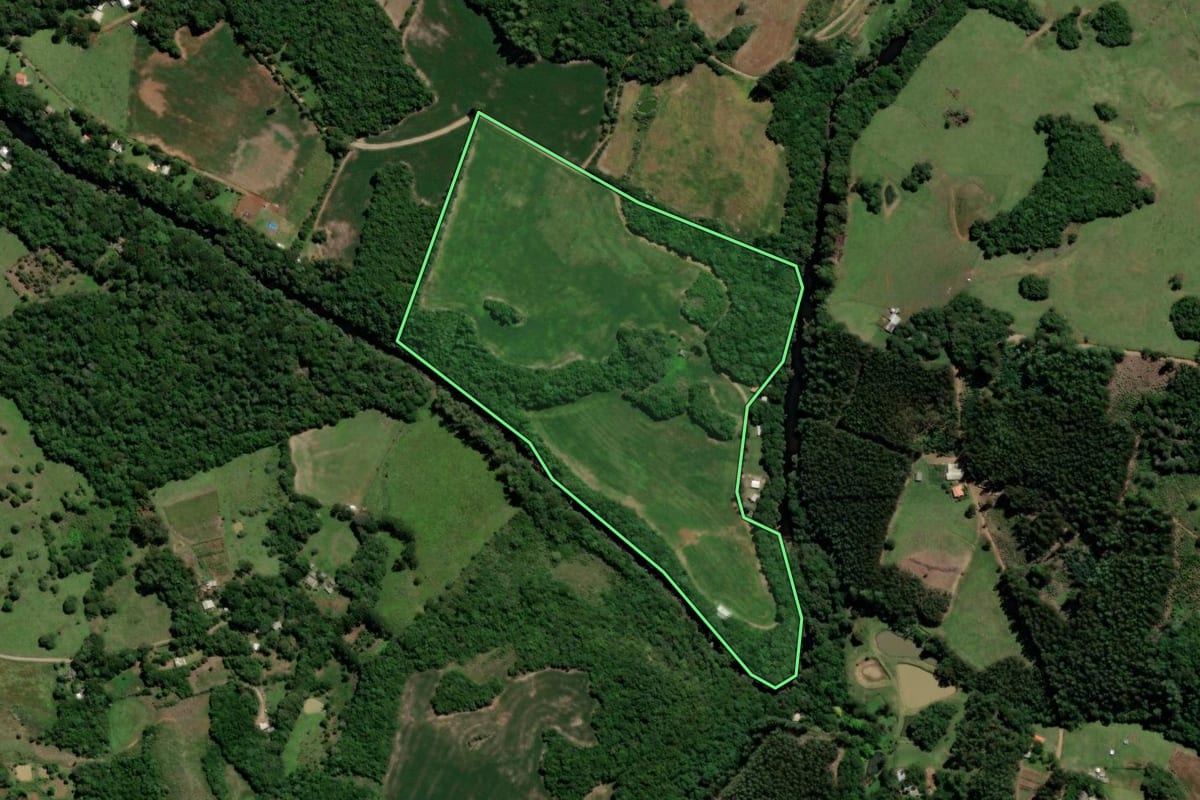 Imagem de satélite do imóvel rural em Soledade (RS), com o contorno declarado no CAR desenhado por cima.