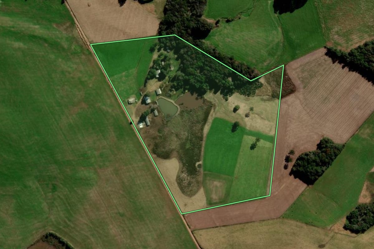 Imagem de satélite do imóvel rural em Soledade (RS), com o contorno declarado no CAR desenhado por cima.