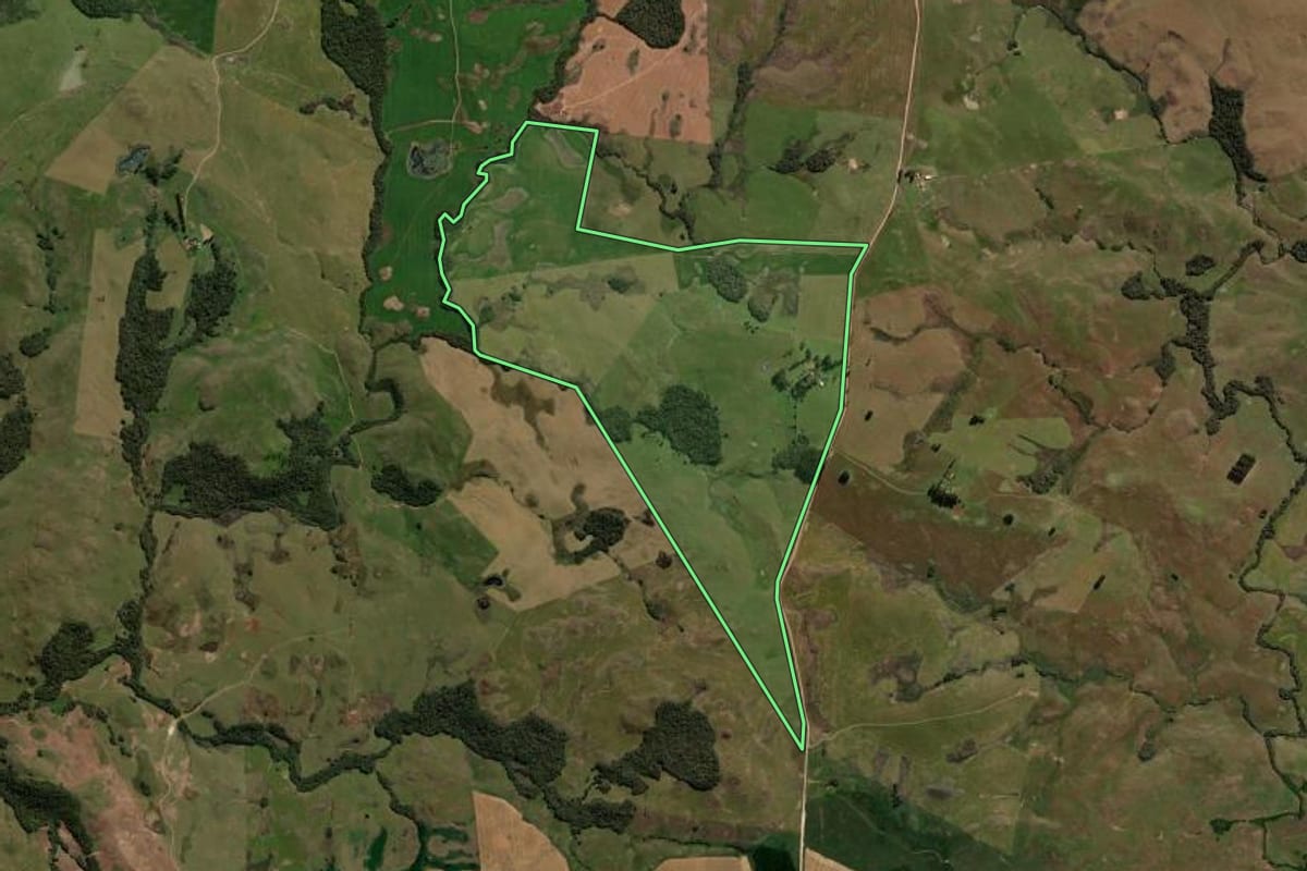 Imagem de satélite do imóvel rural em Soledade (RS), com o contorno declarado no CAR desenhado por cima.