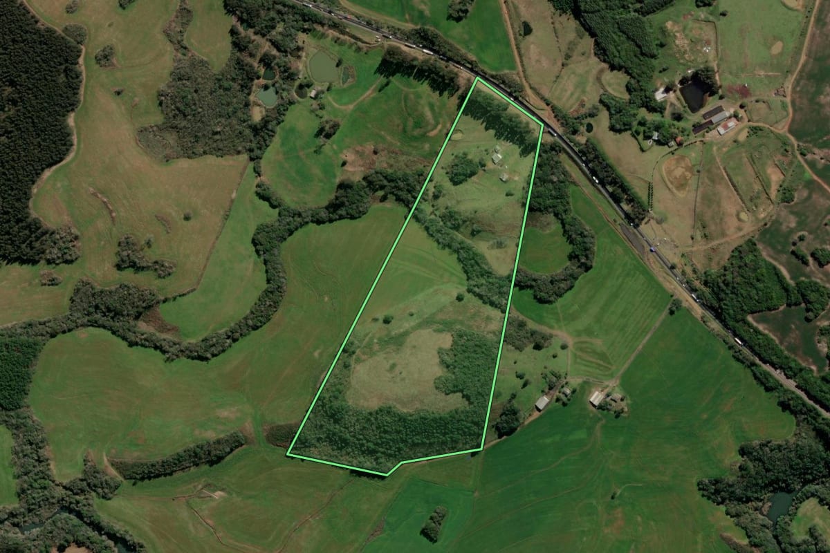 Imagem de satélite do imóvel rural em Soledade (RS), com o contorno declarado no CAR desenhado por cima.