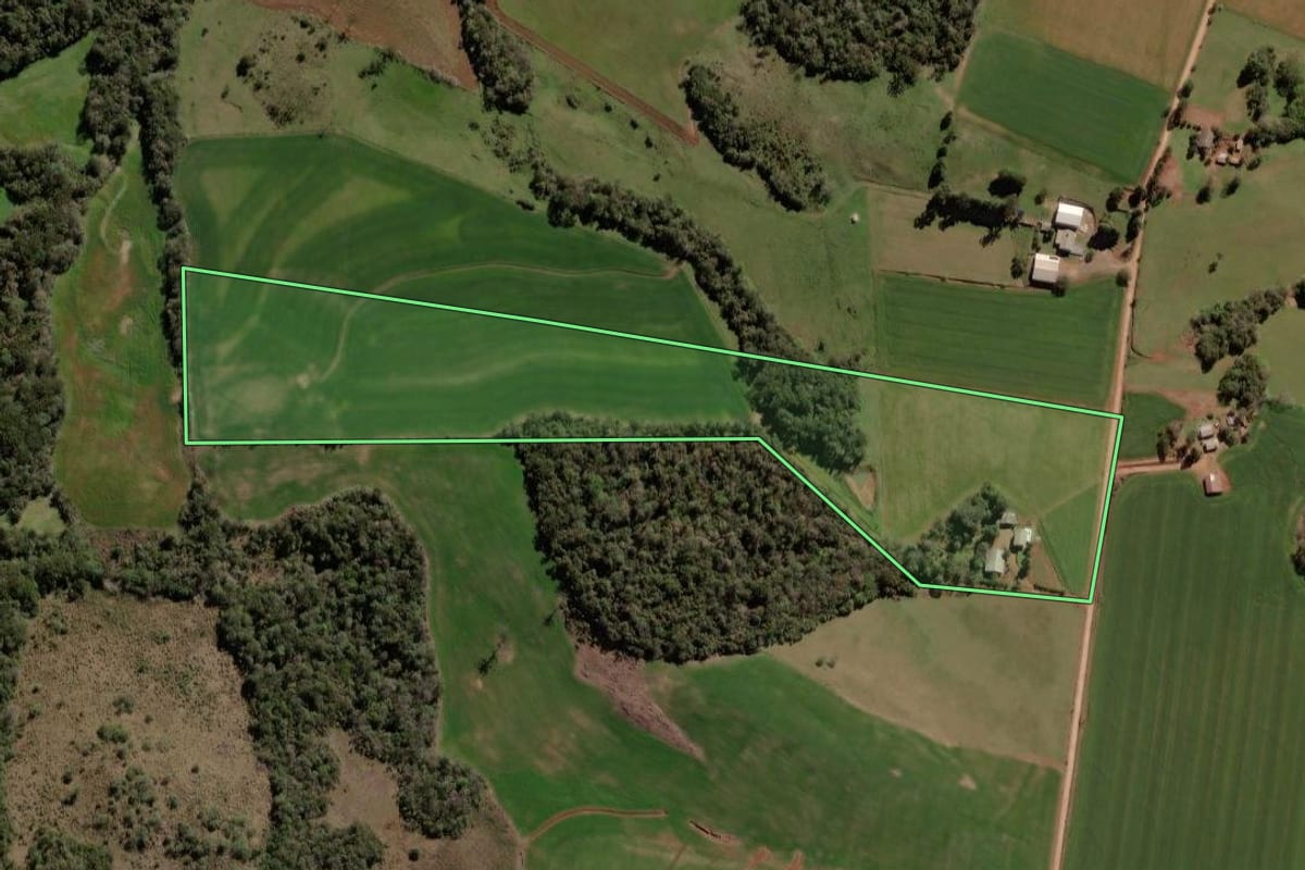 Imagem de satélite do imóvel rural em Soledade (RS), com o contorno declarado no CAR desenhado por cima.