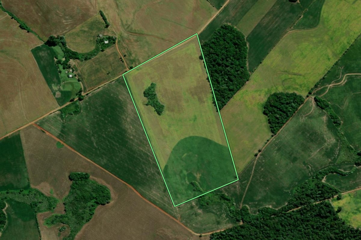 Imagem de satélite do imóvel rural em Soledade (RS), com o contorno declarado no CAR desenhado por cima.