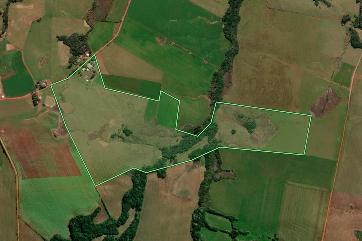 Imagem de satélite do imóvel rural em Soledade (RS), com o contorno declarado no CAR desenhado por cima.