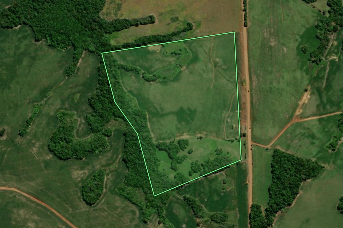 Imagem de satélite do imóvel rural em Soledade (RS), com o contorno declarado no CAR desenhado por cima.