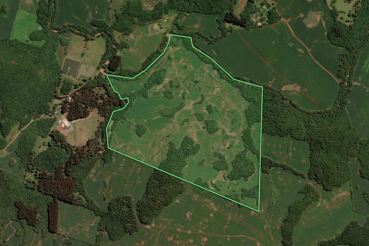 Imagem de satélite do imóvel rural em Soledade (RS), com o contorno declarado no CAR desenhado por cima.