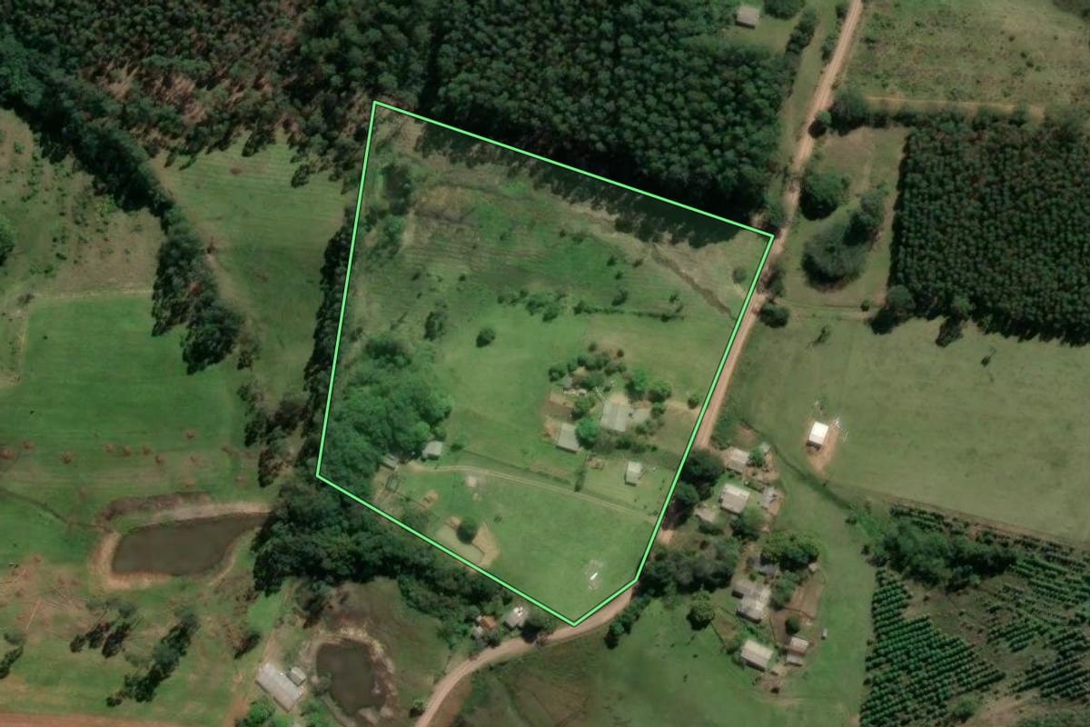 Imagem de satélite do imóvel rural em Tabaí (RS), com o contorno declarado no CAR desenhado por cima.