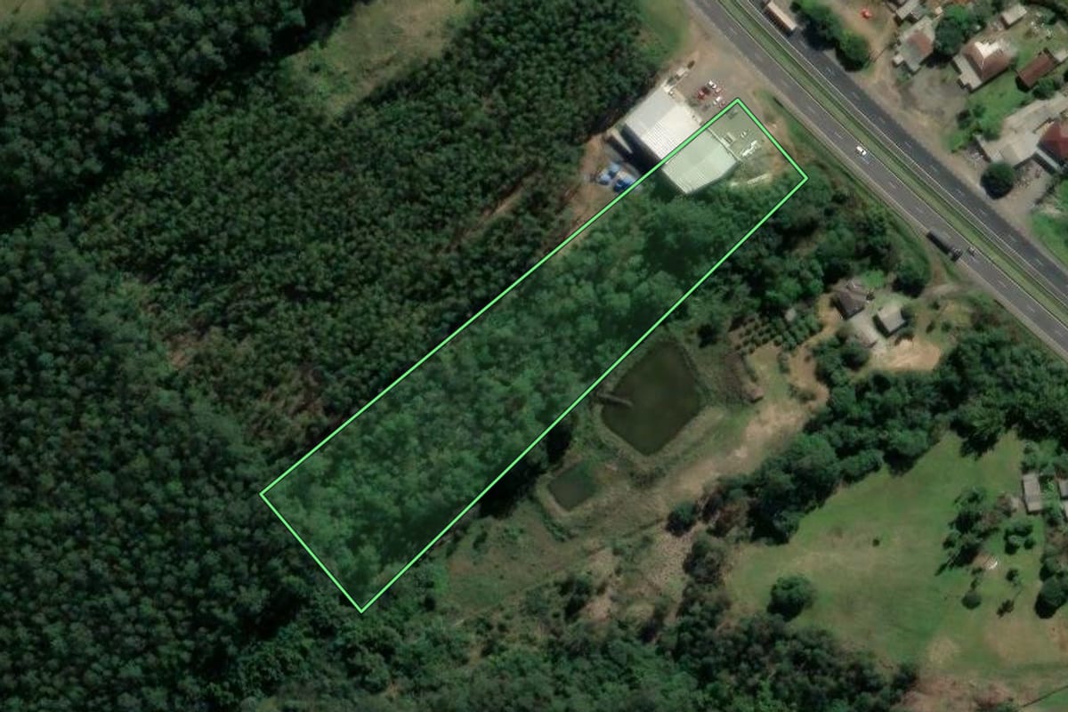 Imagem de satélite do imóvel rural em Tabaí (RS), com o contorno declarado no CAR desenhado por cima.