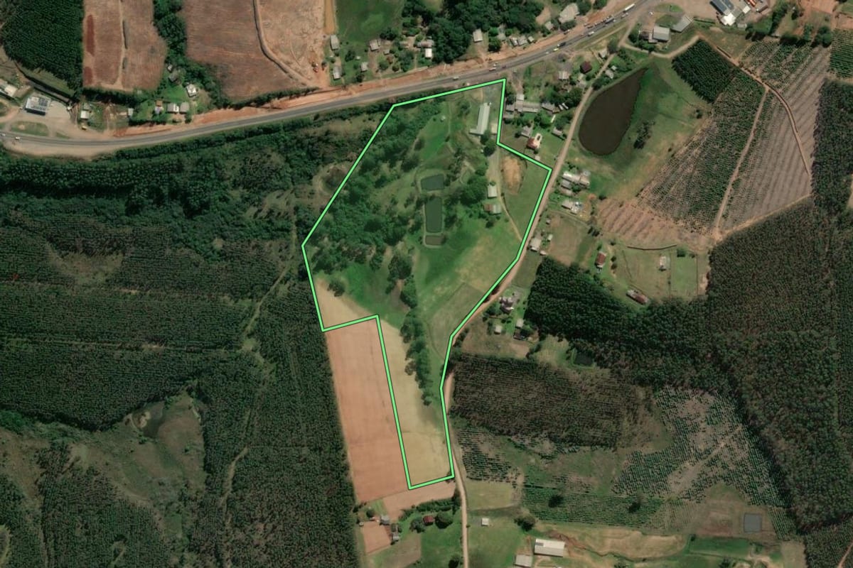 Imagem de satélite do imóvel rural em Tabaí (RS), com o contorno declarado no CAR desenhado por cima.