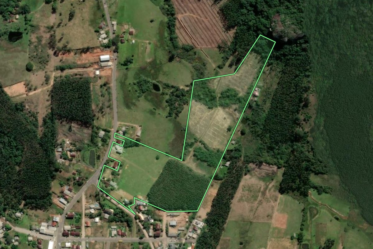 Imagem de satélite do imóvel rural em Tabaí (RS), com o contorno declarado no CAR desenhado por cima.