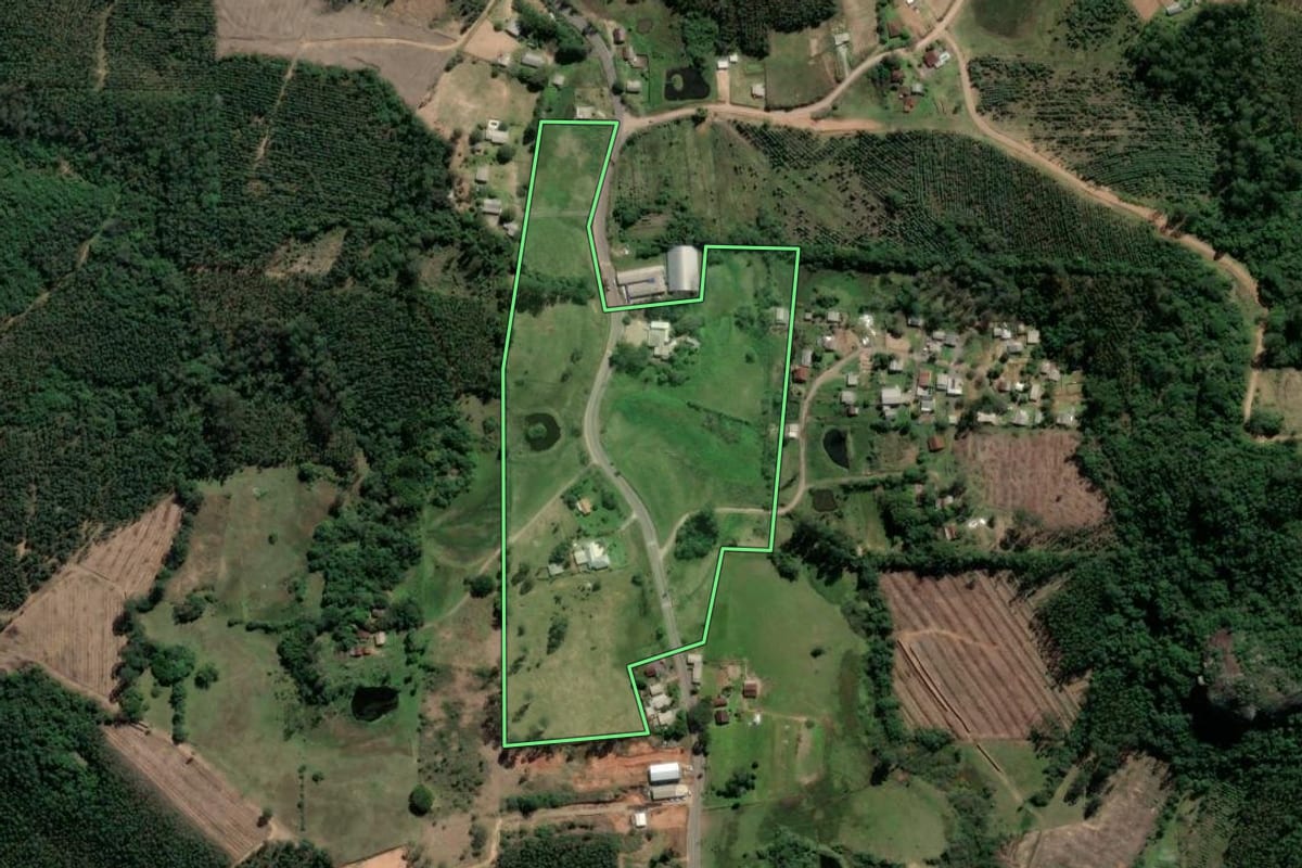 Imagem de satélite do imóvel rural em Tabaí (RS), com o contorno declarado no CAR desenhado por cima.