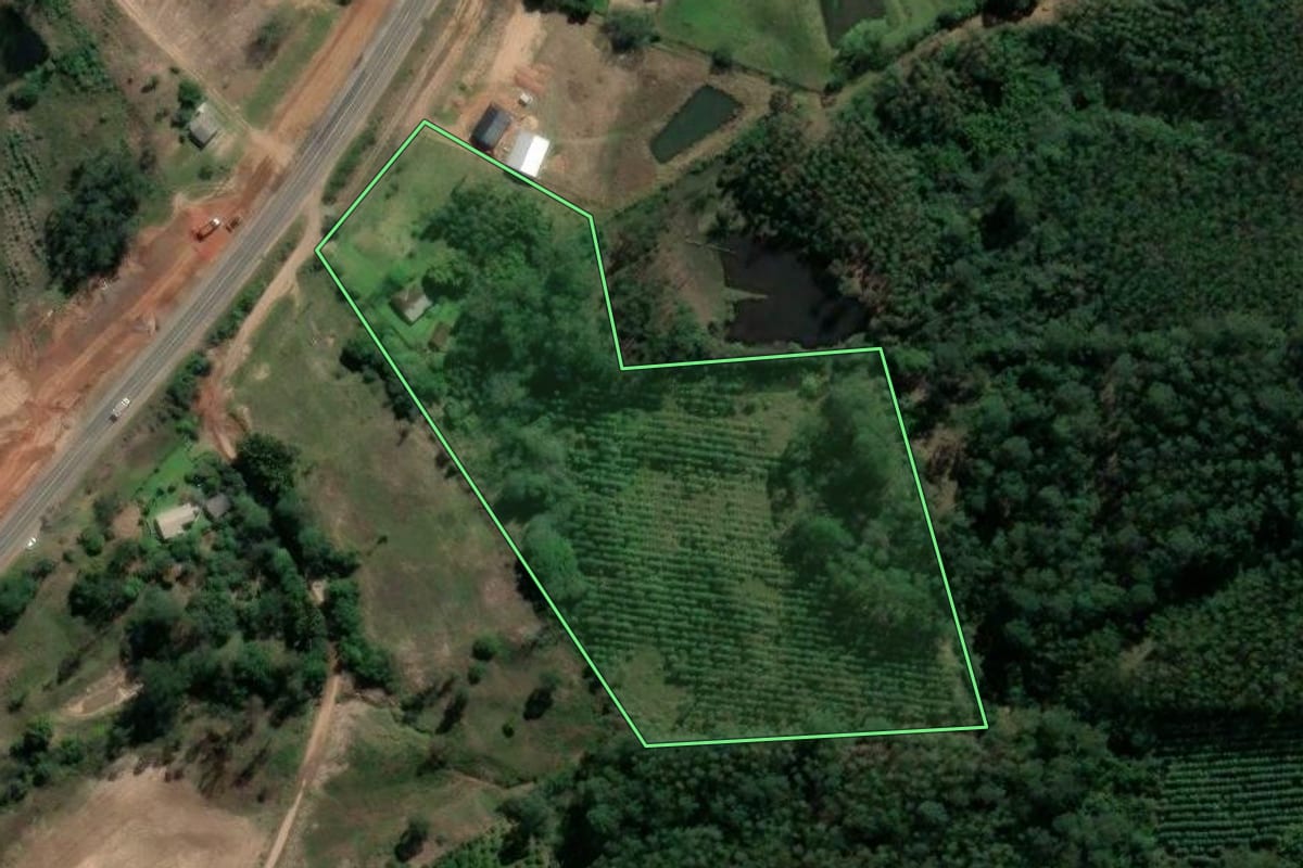 Imagem de satélite do imóvel rural em Tabaí (RS), com o contorno declarado no CAR desenhado por cima.