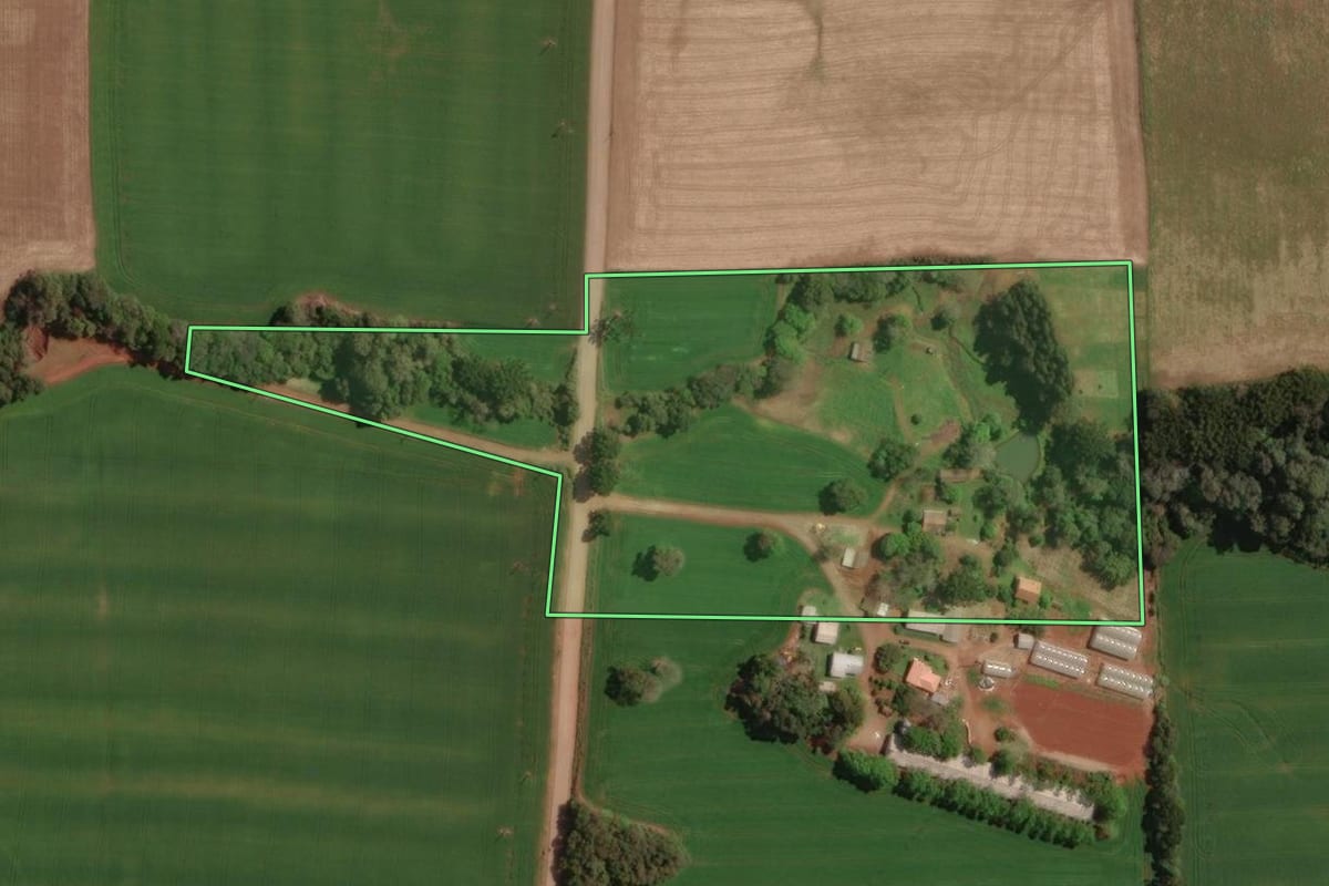 Imagem de satélite do imóvel rural em Tapejara (RS), com o contorno declarado no CAR desenhado por cima.