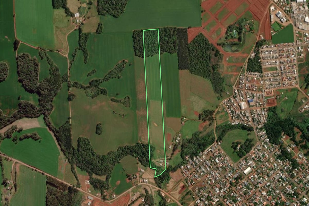 Imagem de satélite do imóvel rural em Tapejara (RS), com o contorno declarado no CAR desenhado por cima.