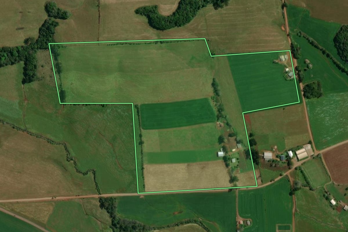 Imagem de satélite do imóvel rural em Tapejara (RS), com o contorno declarado no CAR desenhado por cima.