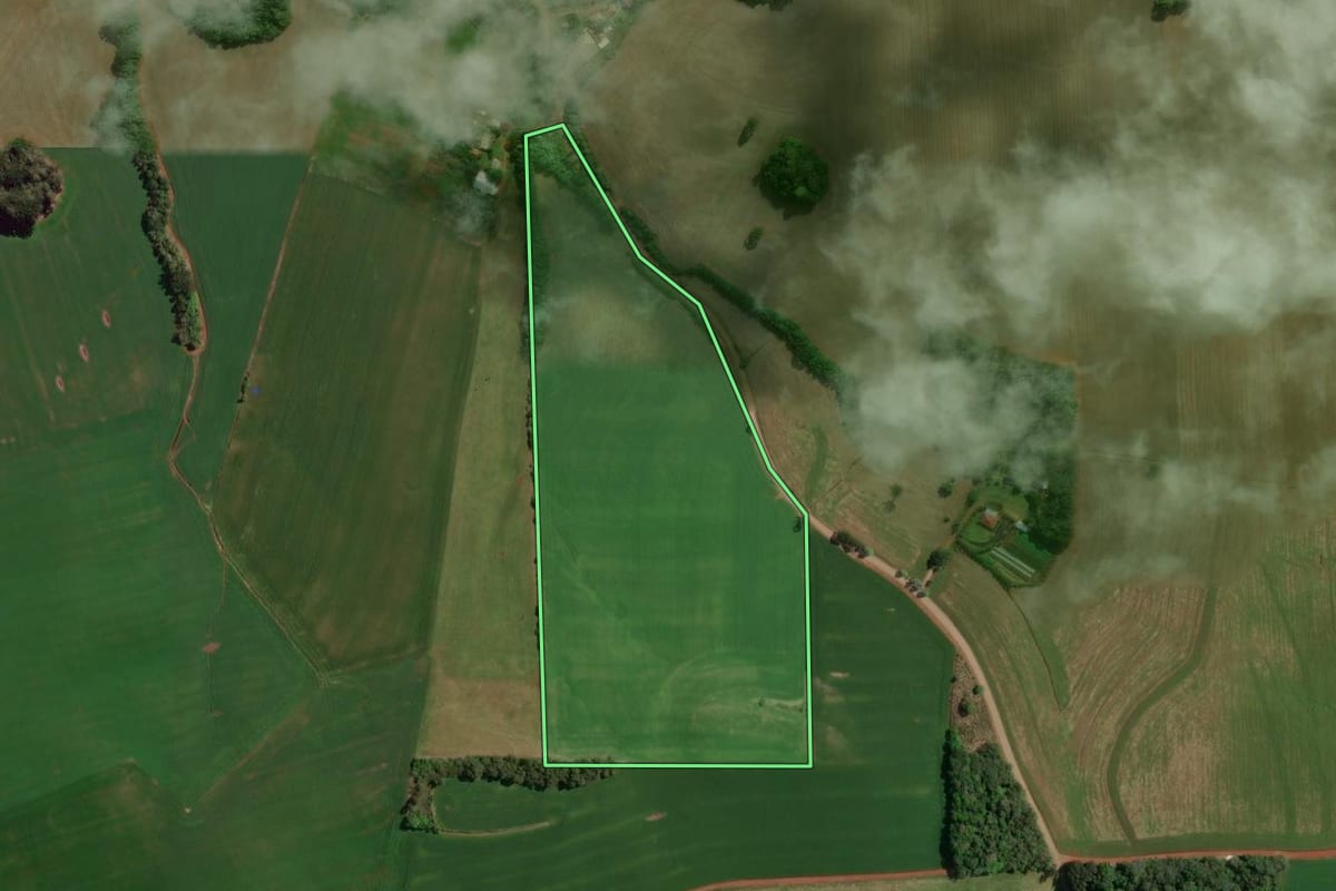 Imagem de satélite do imóvel rural em Tapejara (RS), com o contorno declarado no CAR desenhado por cima.