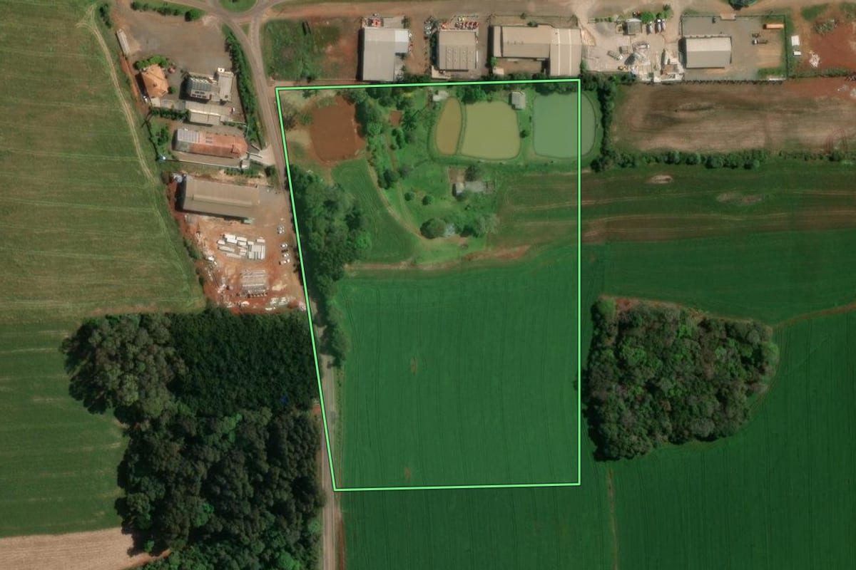 Imagem de satélite do imóvel rural em Tapejara (RS), com o contorno declarado no CAR desenhado por cima.