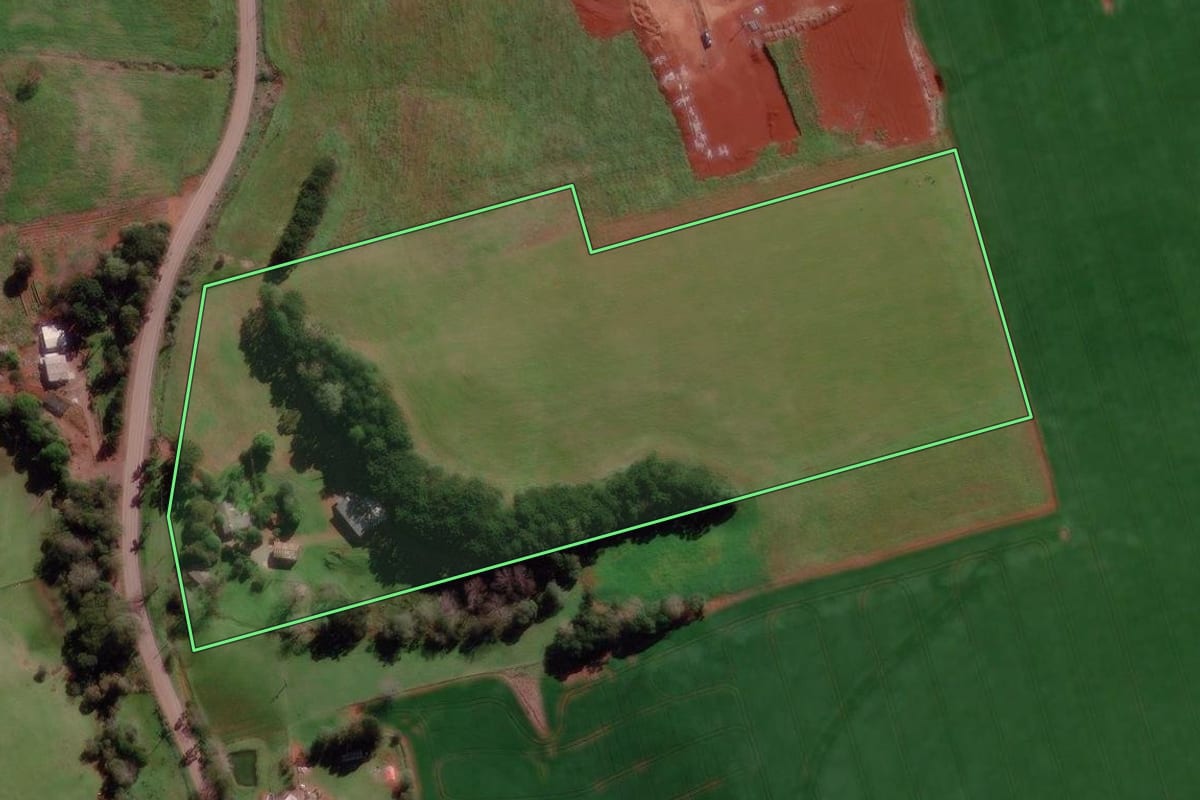 Imagem de satélite do imóvel rural em Tapejara (RS), com o contorno declarado no CAR desenhado por cima.