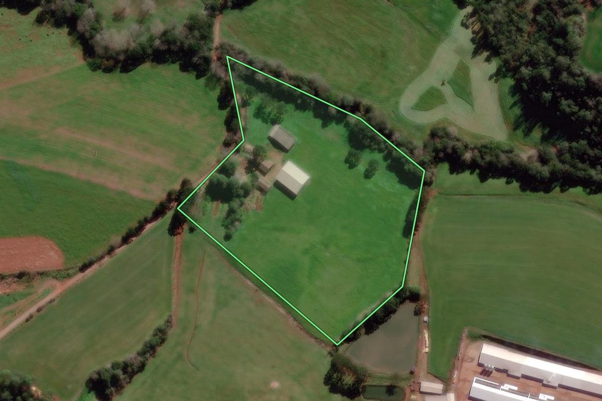 Imagem de satélite do imóvel rural em Tapejara (RS), com o contorno declarado no CAR desenhado por cima.