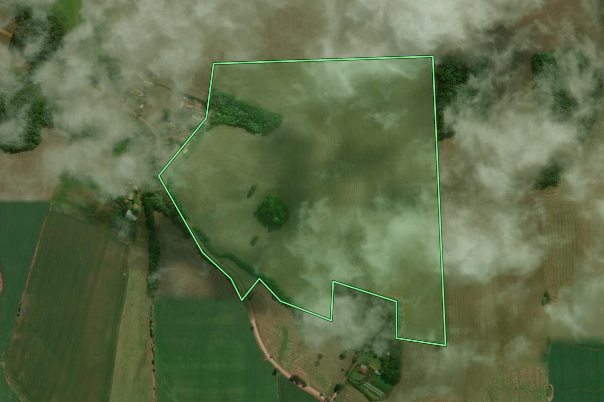 Imagem de satélite do imóvel rural em Tapejara (RS), com o contorno declarado no CAR desenhado por cima.