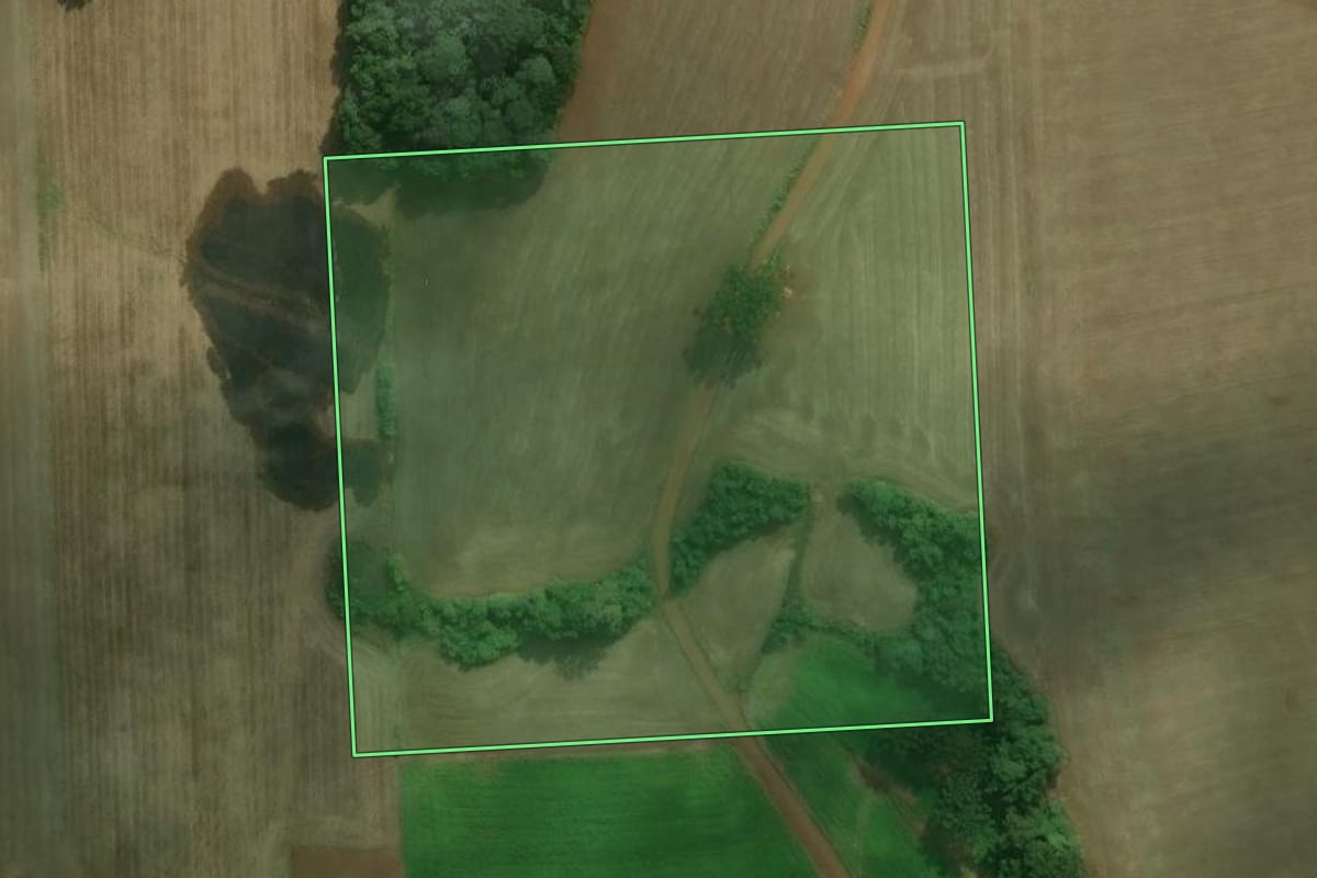 Imagem de satélite do imóvel rural em Tapejara (RS), com o contorno declarado no CAR desenhado por cima.