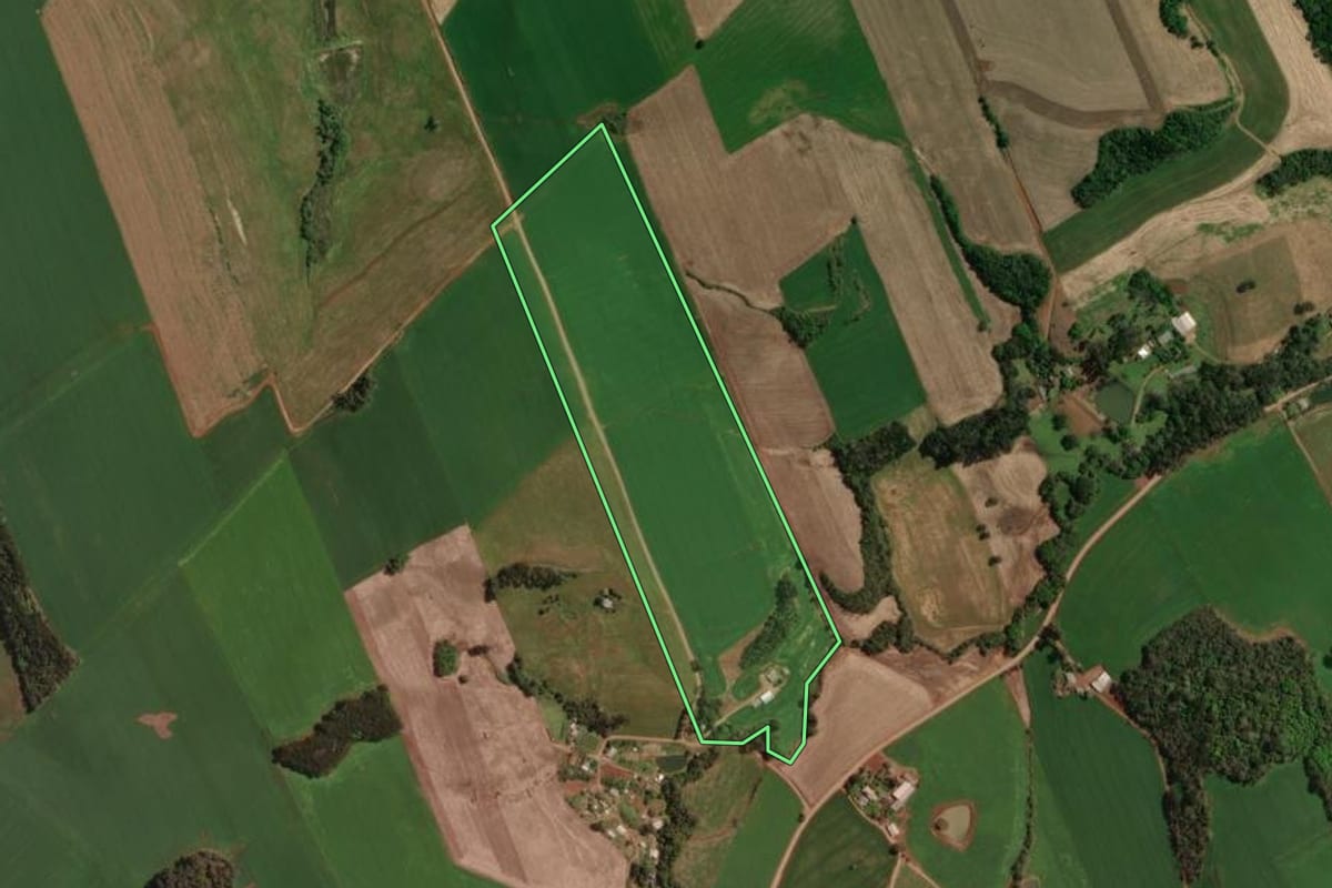 Imagem de satélite do imóvel rural em Tapejara (RS), com o contorno declarado no CAR desenhado por cima.