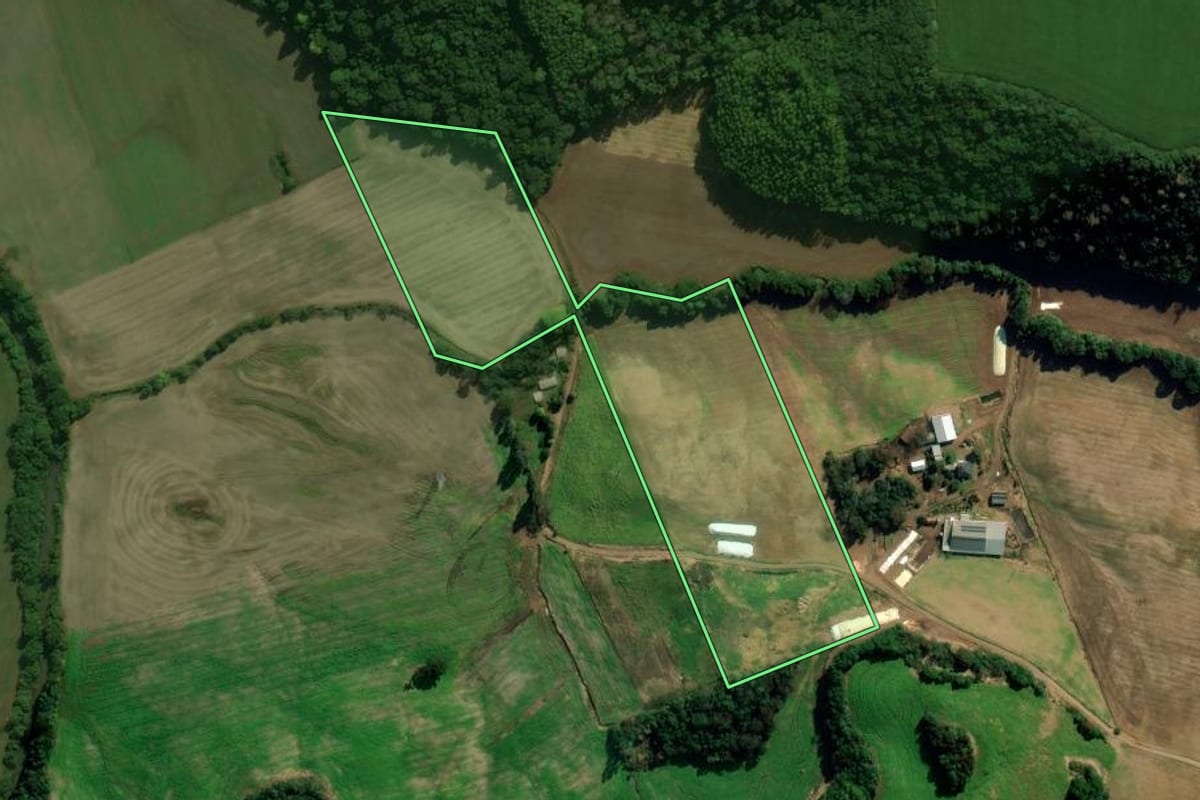 Imagem de satélite do imóvel rural em Tapejara (RS), com o contorno declarado no CAR desenhado por cima.
