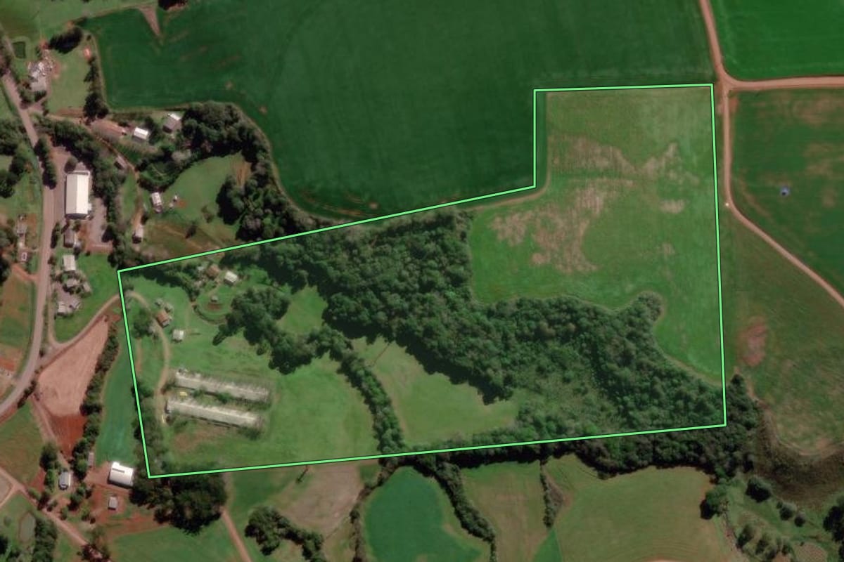 Imagem de satélite do imóvel rural em Tapejara (RS), com o contorno declarado no CAR desenhado por cima.