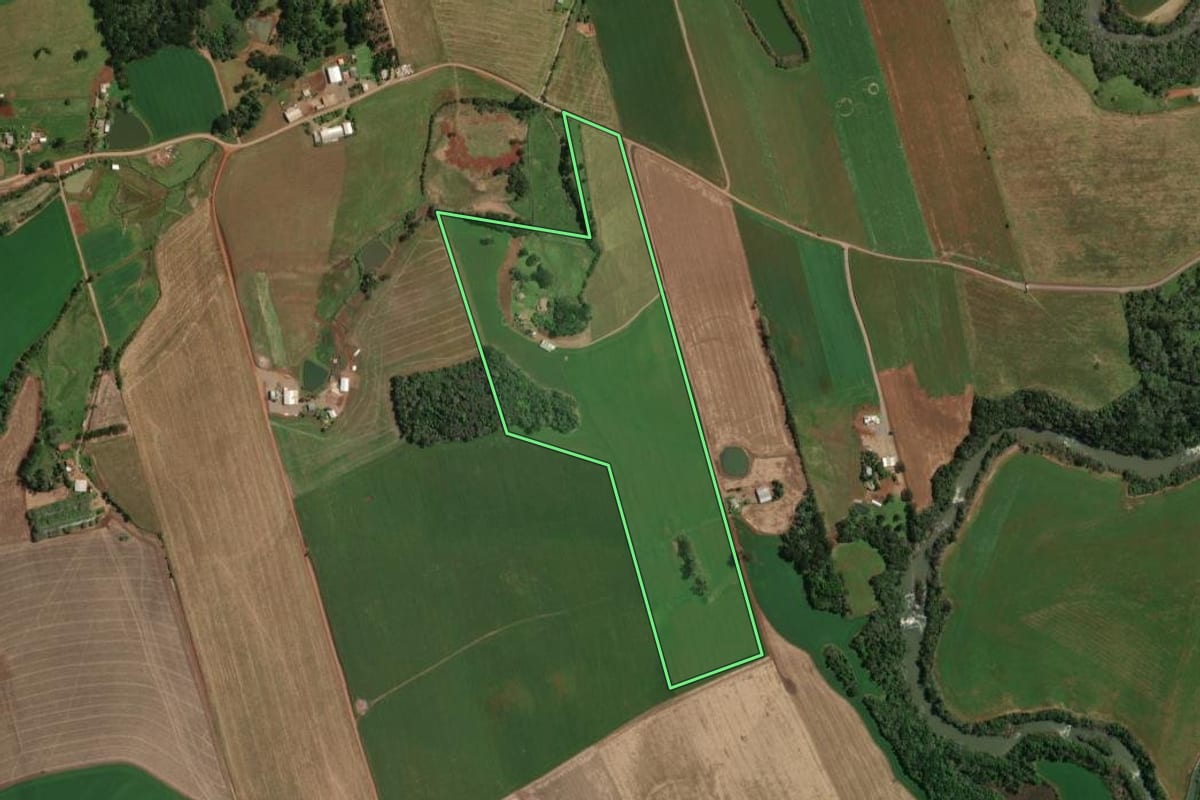 Imagem de satélite do imóvel rural em Tapejara (RS), com o contorno declarado no CAR desenhado por cima.
