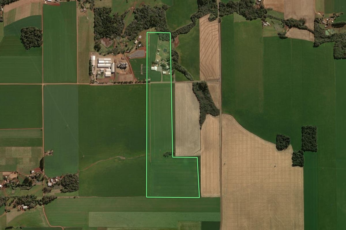 Imagem de satélite do imóvel rural em Tapera (RS), com o contorno declarado no CAR desenhado por cima.
