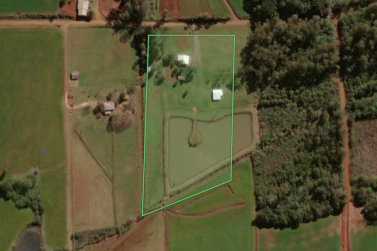Imagem de satélite do imóvel rural em Tapera (RS), com o contorno declarado no CAR desenhado por cima.