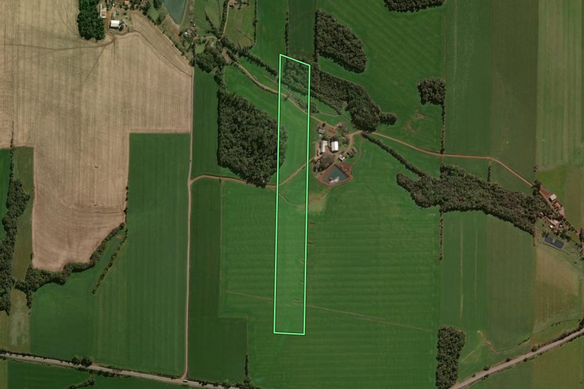 Imagem de satélite do imóvel rural em Tapera (RS), com o contorno declarado no CAR desenhado por cima.