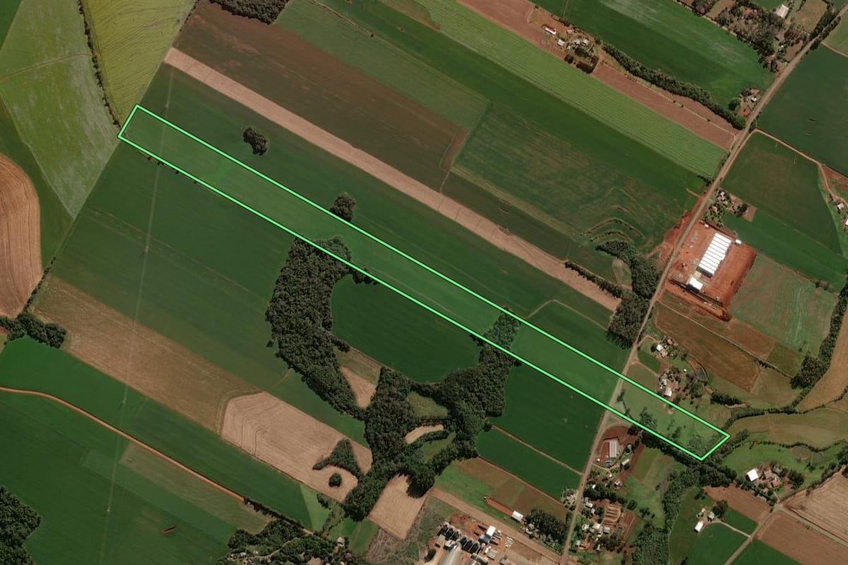 Imagem de satélite do imóvel rural em Tapera (RS), com o contorno declarado no CAR desenhado por cima.